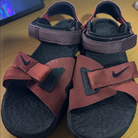 Nike ACG Air DeschutzRed Black Crimson - Size 11